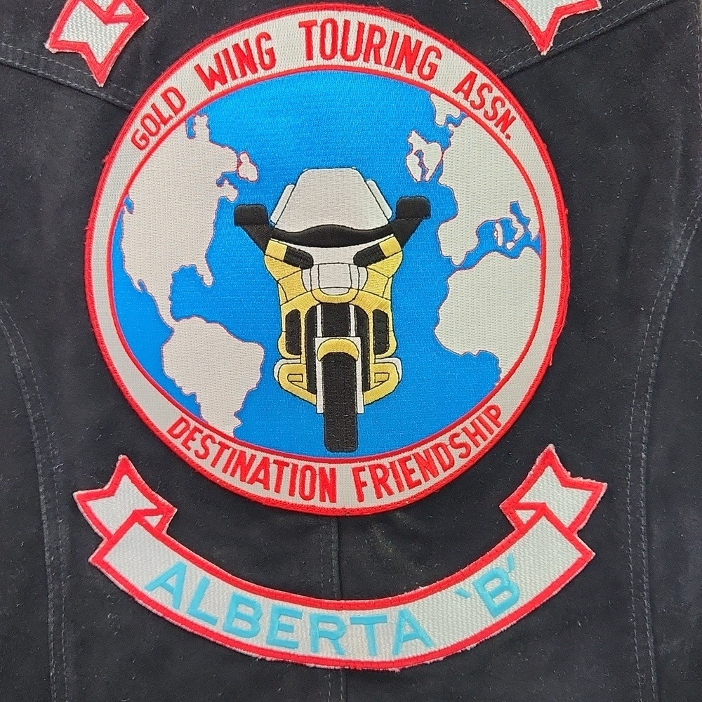 VTG Gold Wing Touring Association Alberta Large Logo Black Suede Vest (Size 44) - Picture 6 of 13